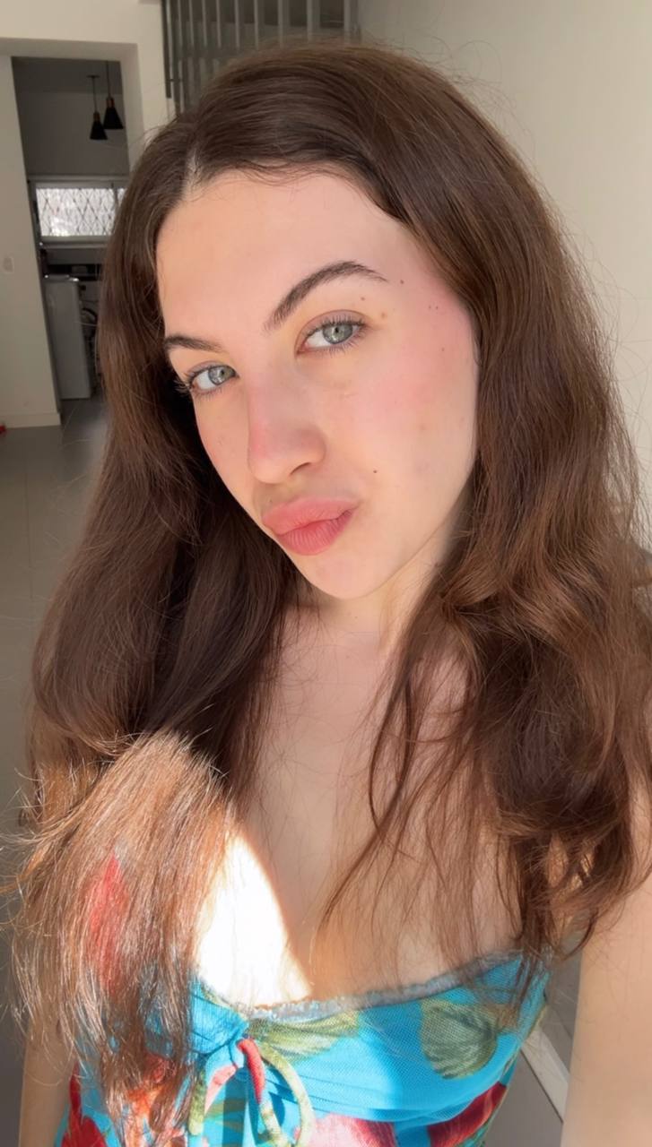 Nude girl Amber in Tangerang-Selatan