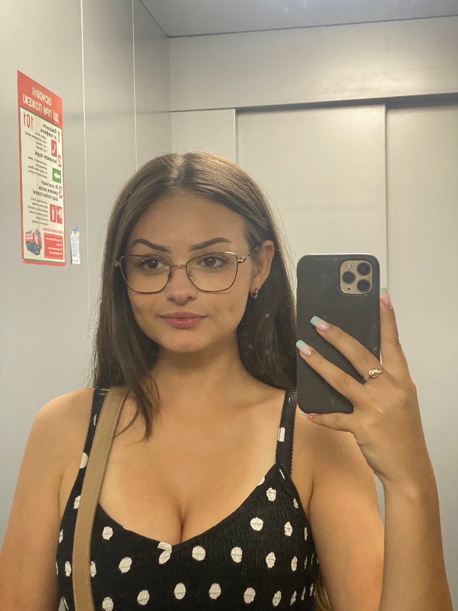 Sexy model Stacy in Tangerang-Selatan